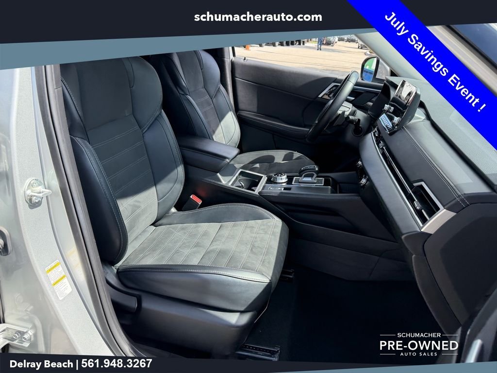 Used 2024  Mitsubishi  image 18
