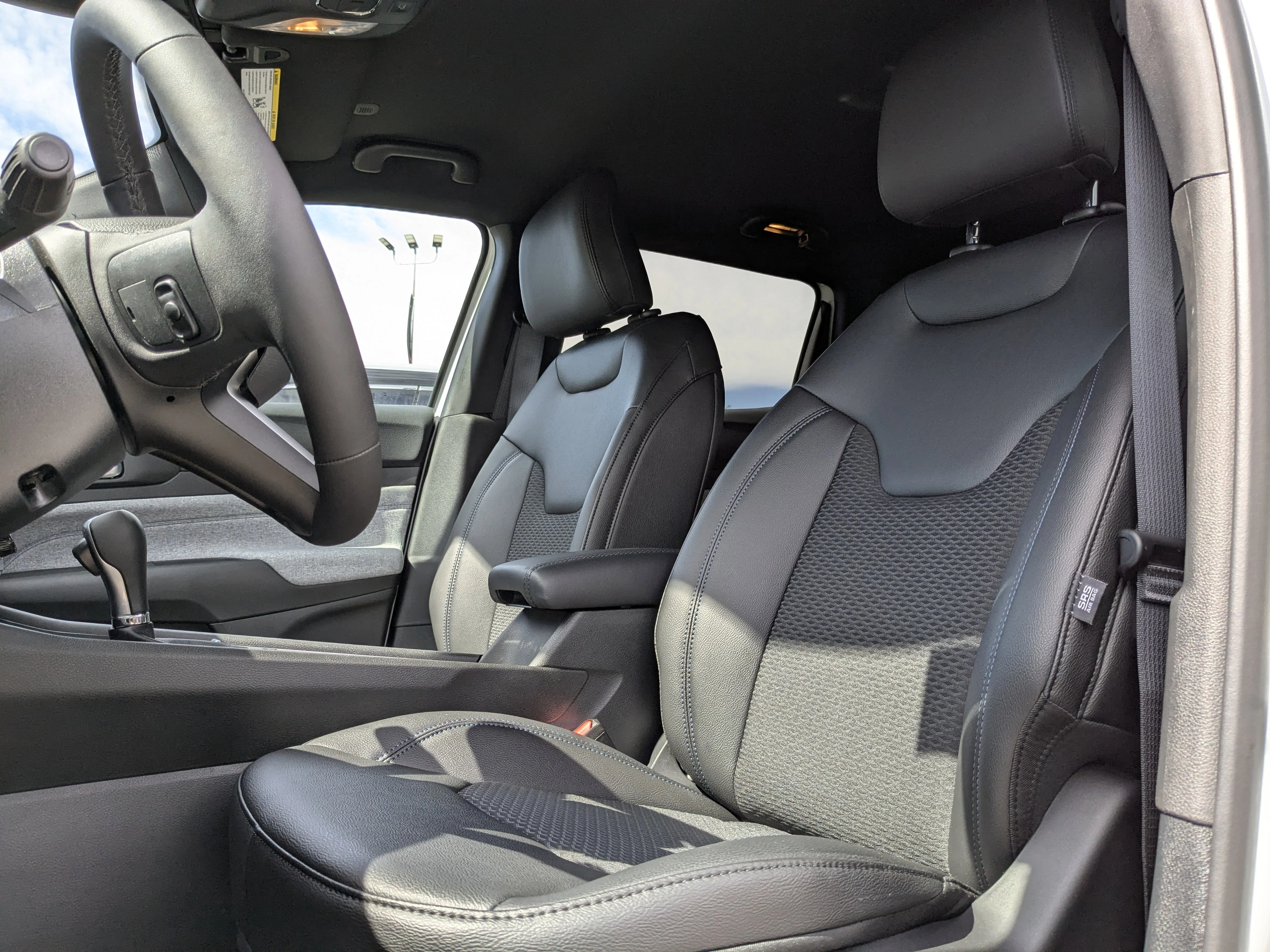 New 2025 White Jeep North - - Front heated seats - Forward Collision Warning - Uconnect 5 with 8.4?inch display image 13