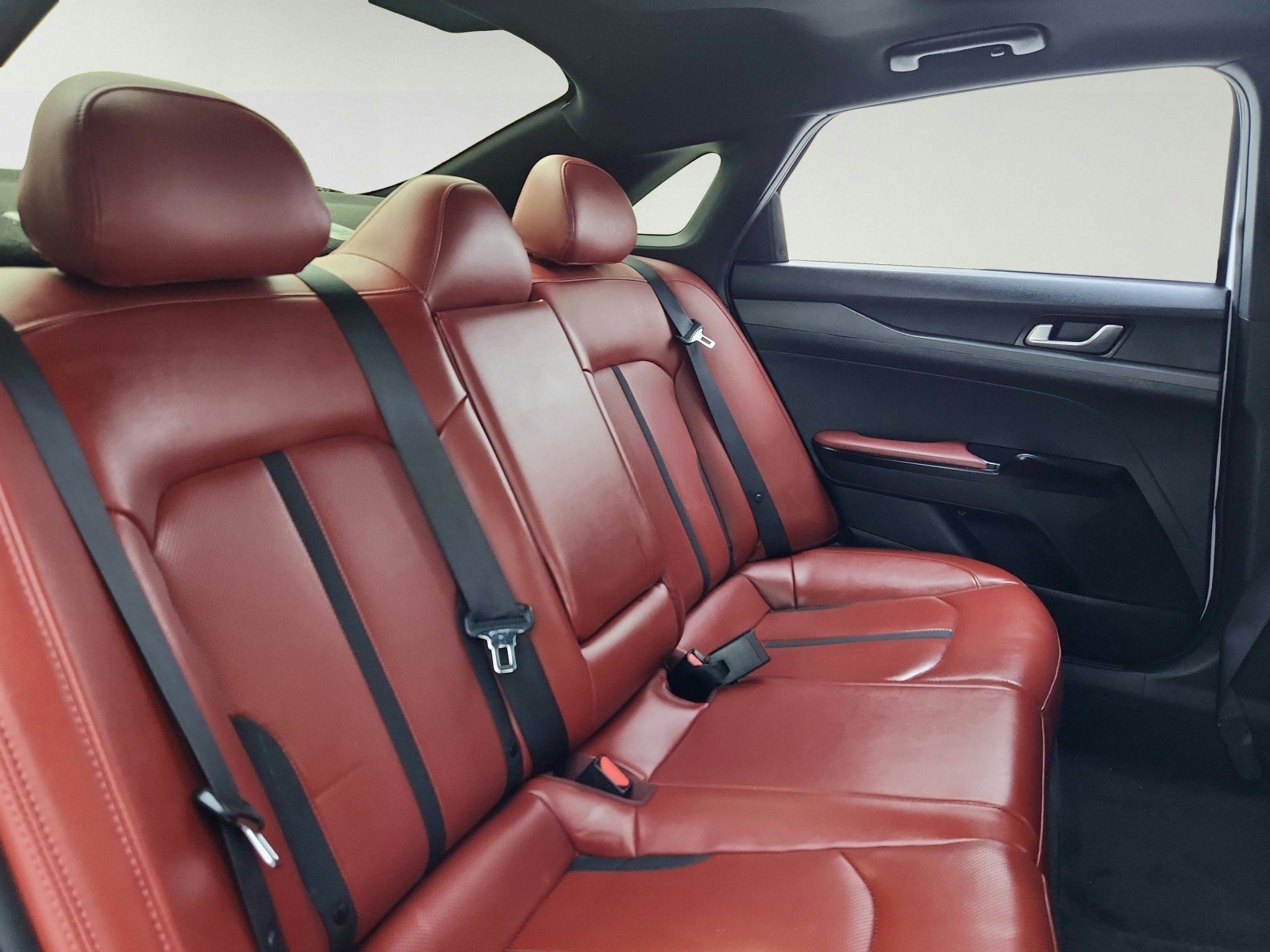 Used 2022 Glacial White Pearl Kia GT-Line image 27