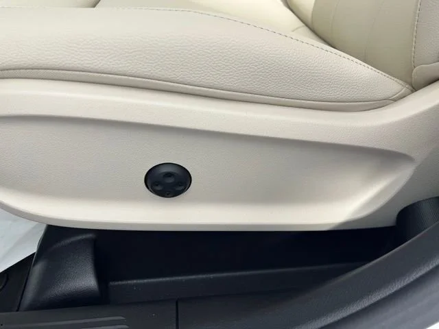 New 2026 Polar White Mercedes-Benz GLA 250 image 60