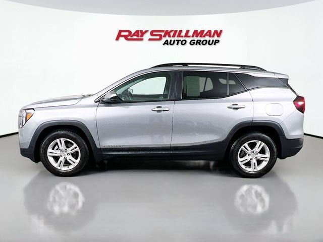 Used 2023 Sterling Metallic GMC SLE image 4