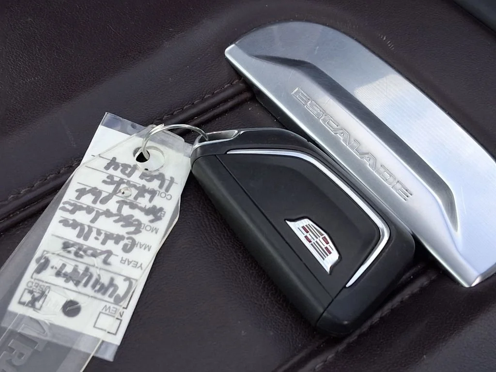 Used 2021 CRYSTAL WHITE TRICOAT Cadillac Sport Platinum image 29