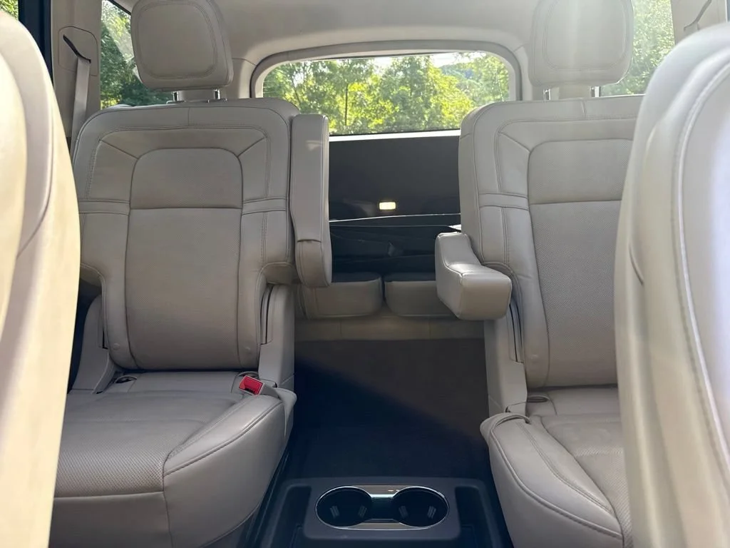 Used 2022 White Lincoln Reserve image 24
