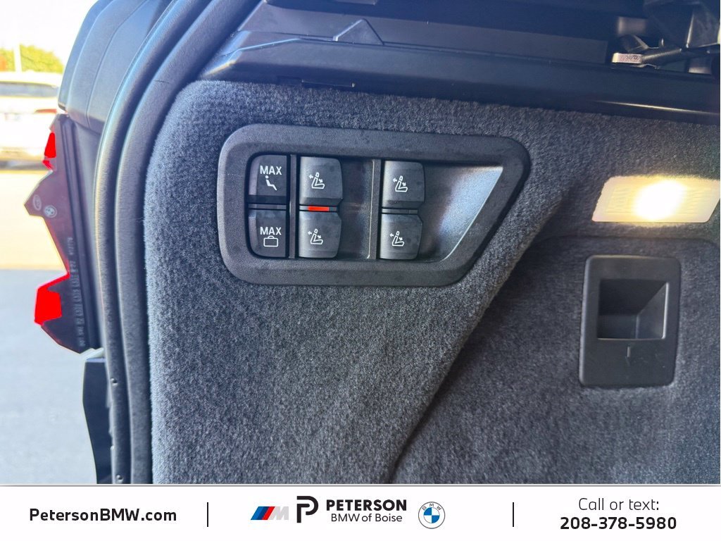 Used 2026 Black BMW M60i image 13
