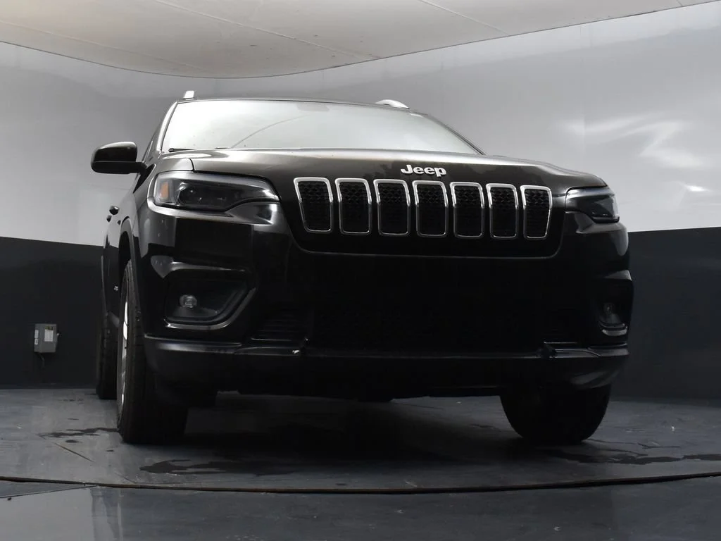 Used 2019 Black Jeep Latitude image 26