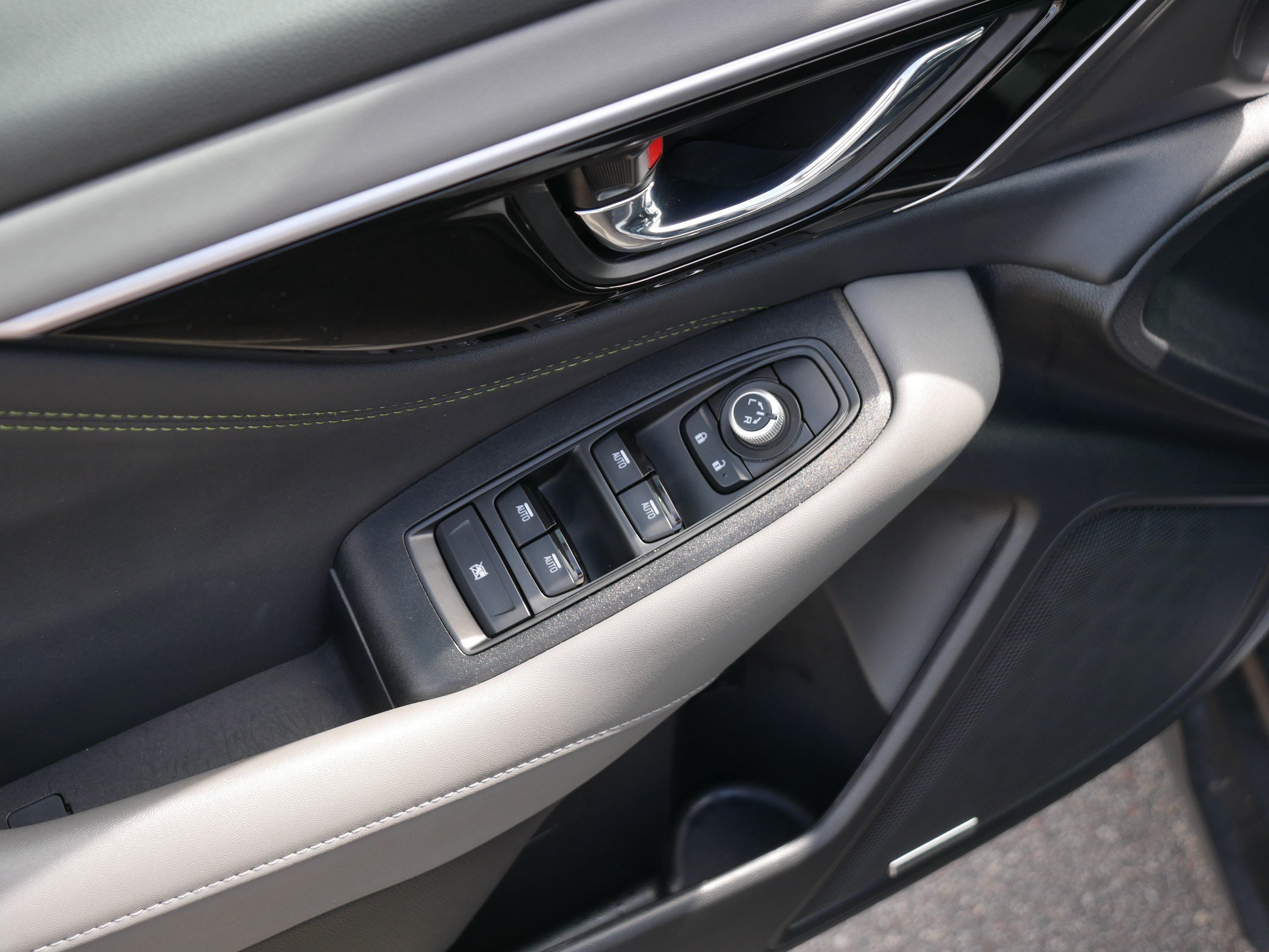 Used 2025 Crystal White Pearl Subaru Onyx Edition image 19