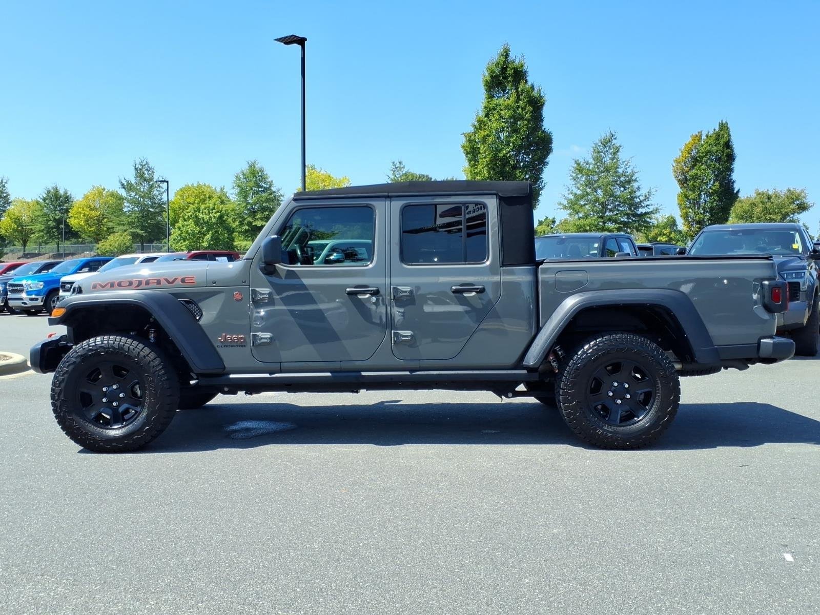Used 2022 Sting-Gray Clearcoat Jeep Mojave image 3
