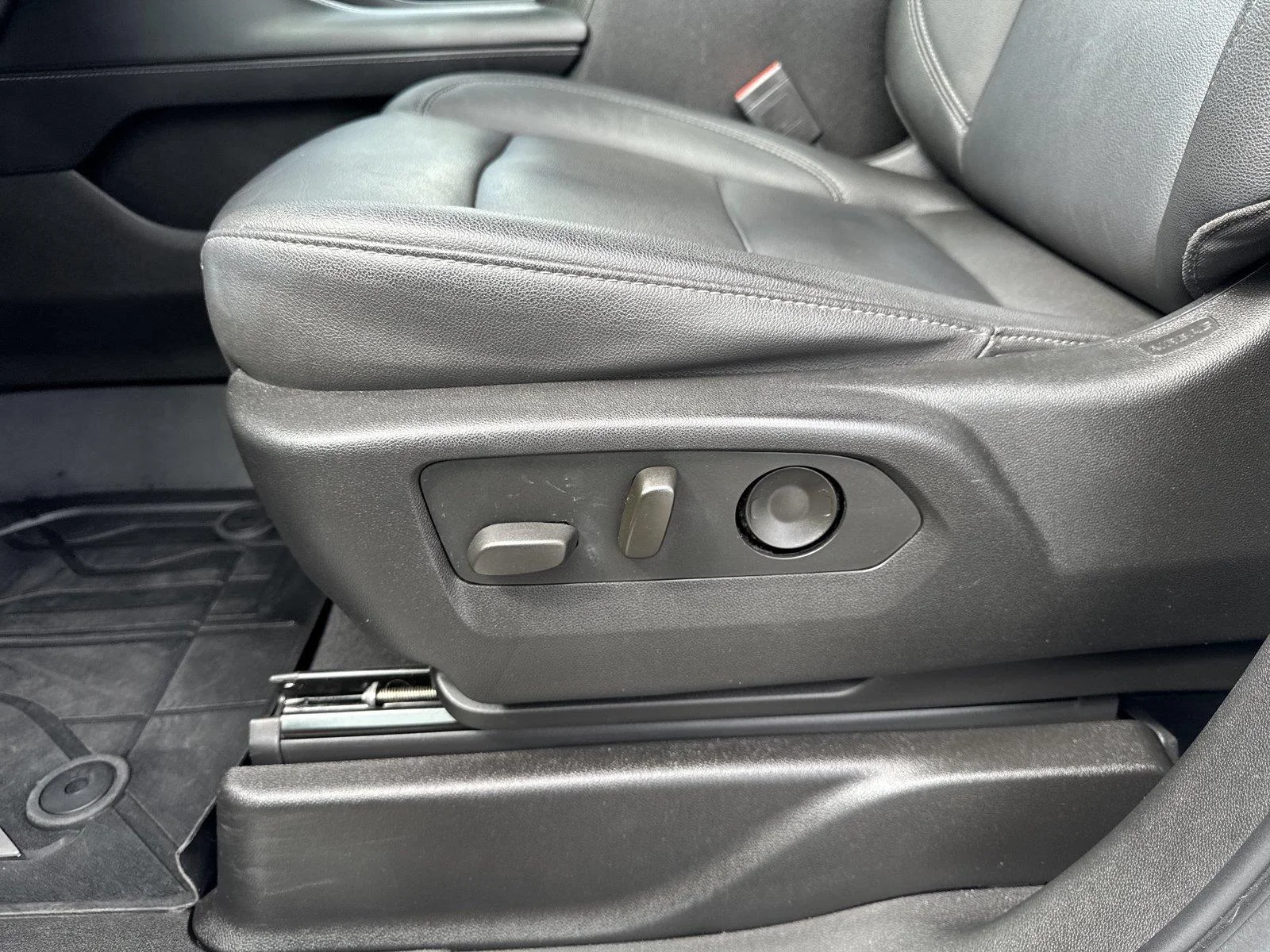 Used 2022 SUMMIT WHITE Chevrolet Z71 image 13