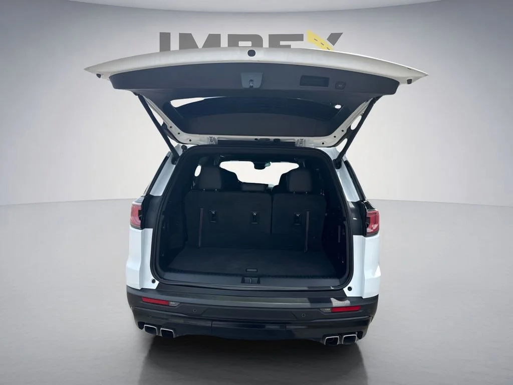 Used 2024 Summit White GMC Elevation image 31