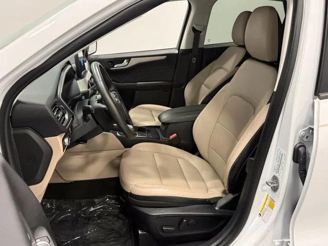 Used 2022 White Ford SEL image 12