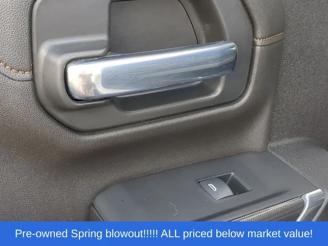 Used 2022 White GMC AT4 image 37