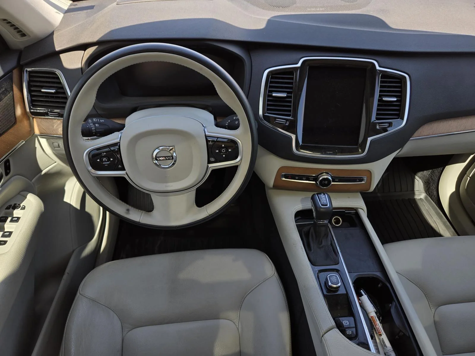 Used 2022 Crystal White Metallic Volvo Momentum image 33