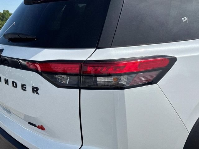 New 2026 Everest White Pearl TriCoat Nissan Rock Creek® image 12