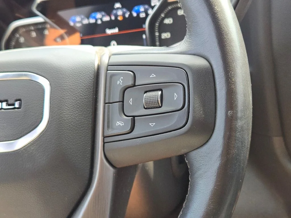 Used 2022 White GMC Denali image 33