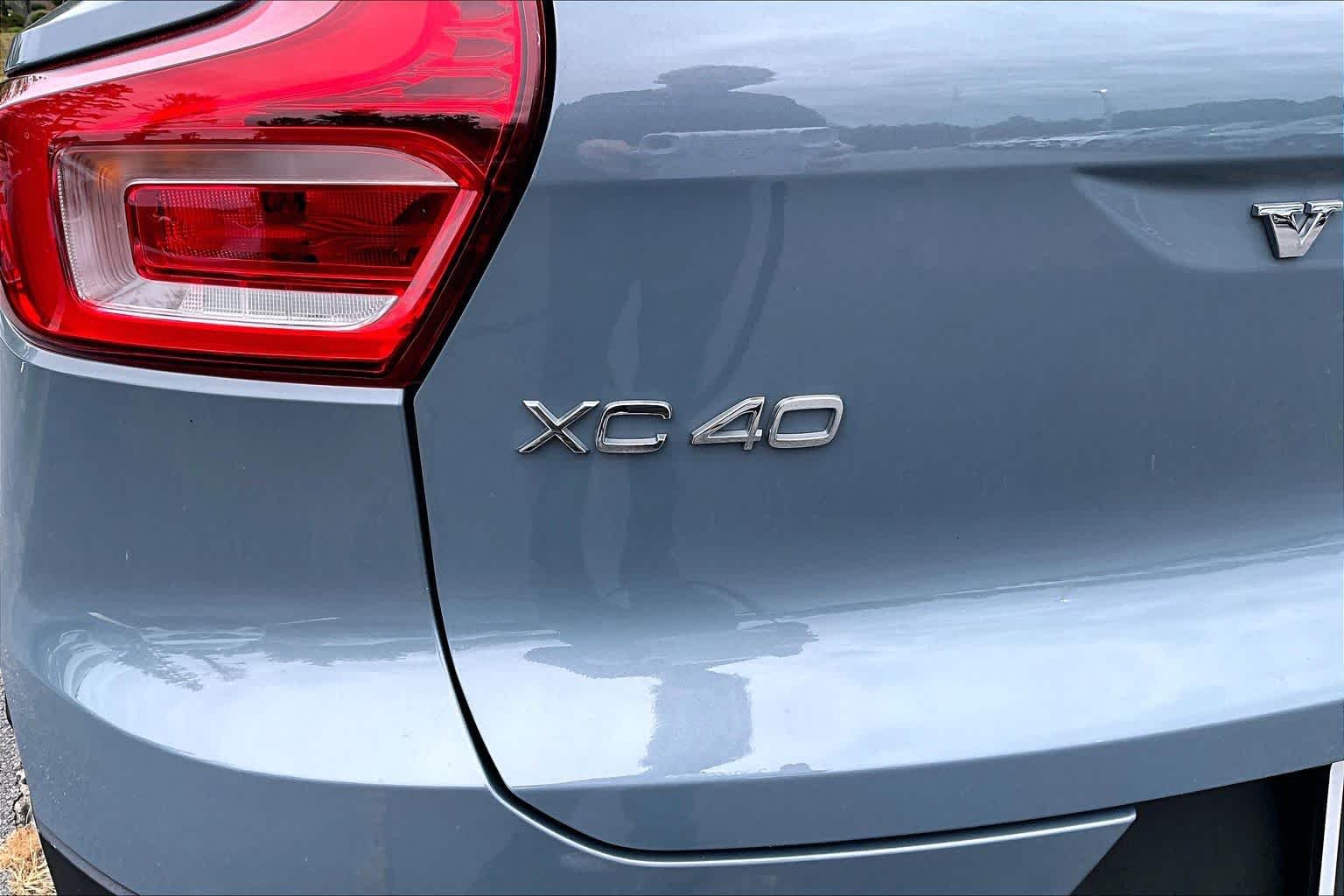 Used 2021 Thunder Grey Metallic Volvo R-Design image 31