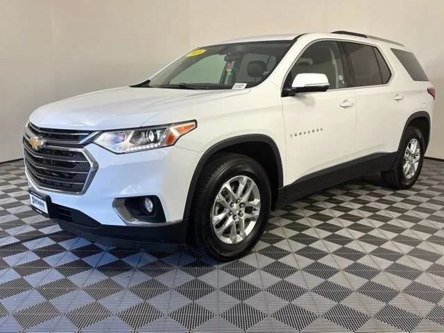 Used 2018 SUMMIT WHITE Chevrolet LT Cloth image 2