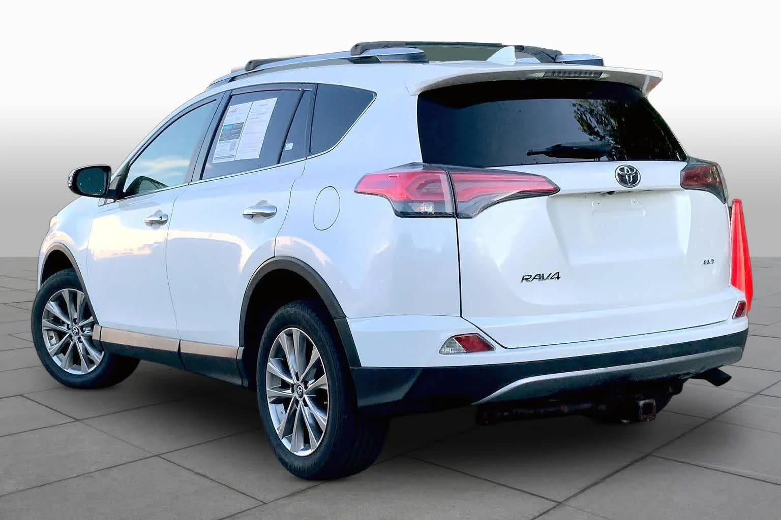 Used 2018 Blizzard Pearl Toyota Limited image 12