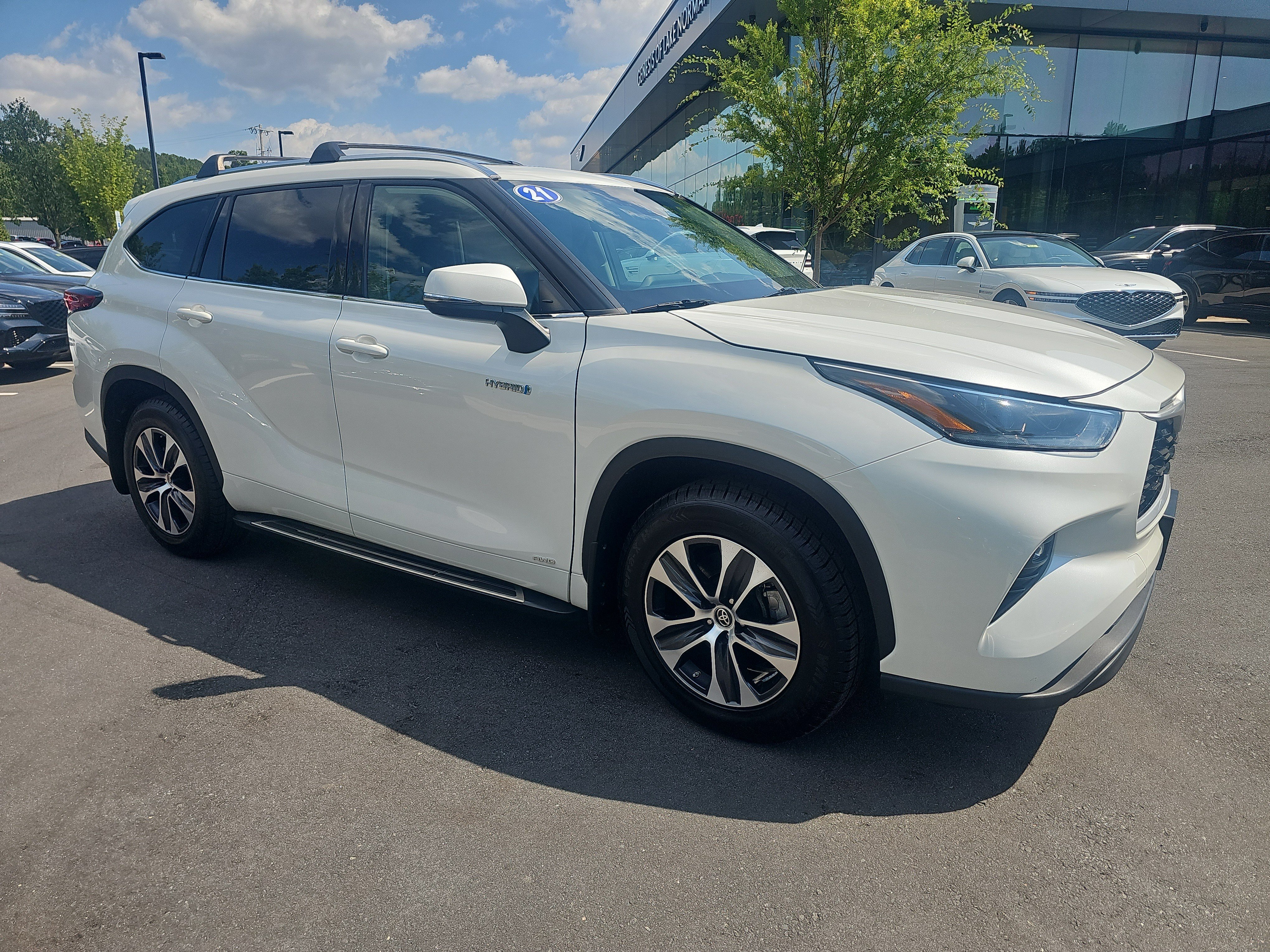 Used 2021 Blizzard Pearl Toyota Hybrid XLE image 3