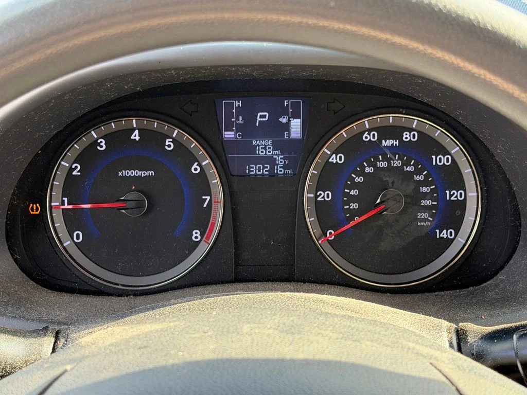 Used 2017 Gray Hyundai SE image 29
