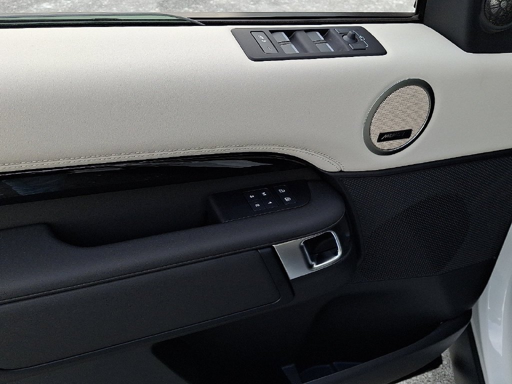 2026 Land Rover Discovery S - Photo 8