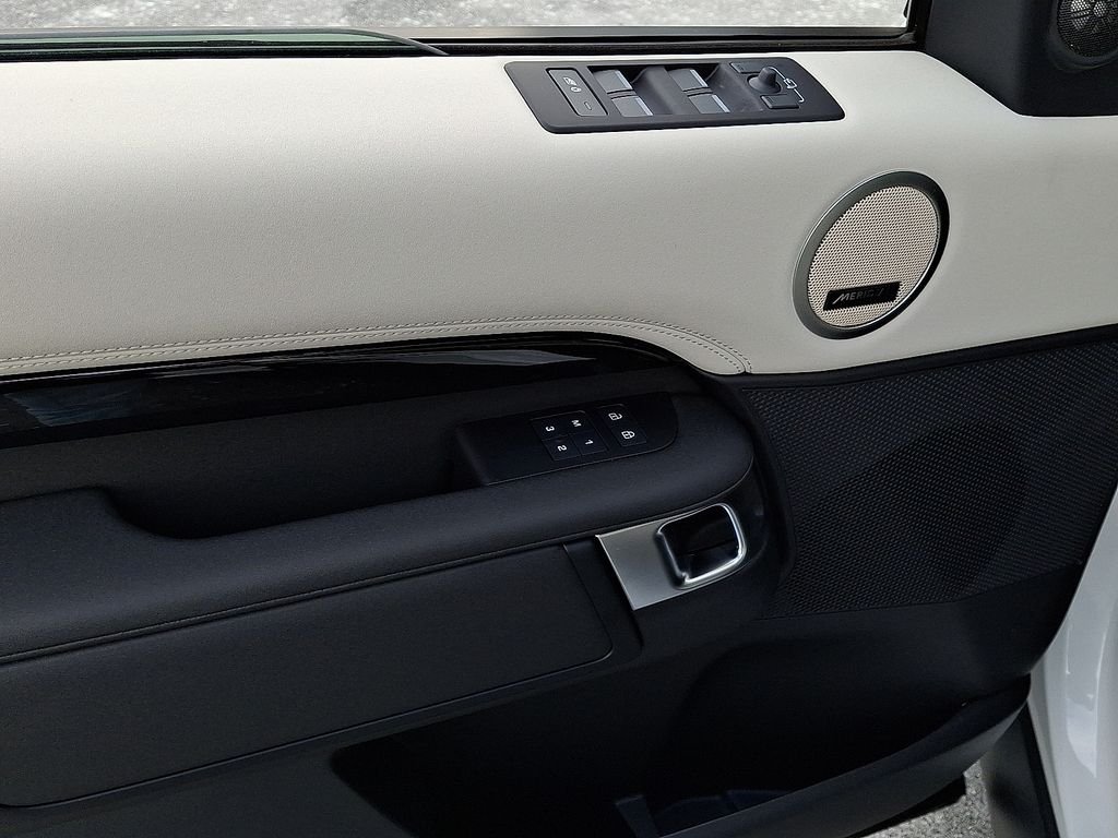 2026 Land Rover Discovery S - Photo 8