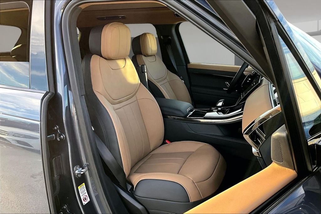 New 2026 VARESINE BLUE Land Rover Dynamic SE image 11