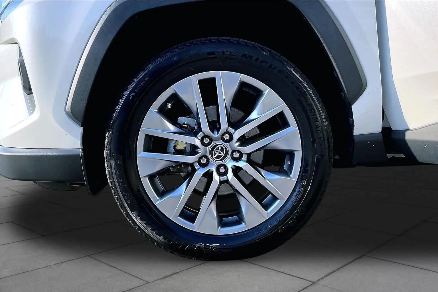 Used 2022 Blizzard Pearl Toyota XLE Premium image 11