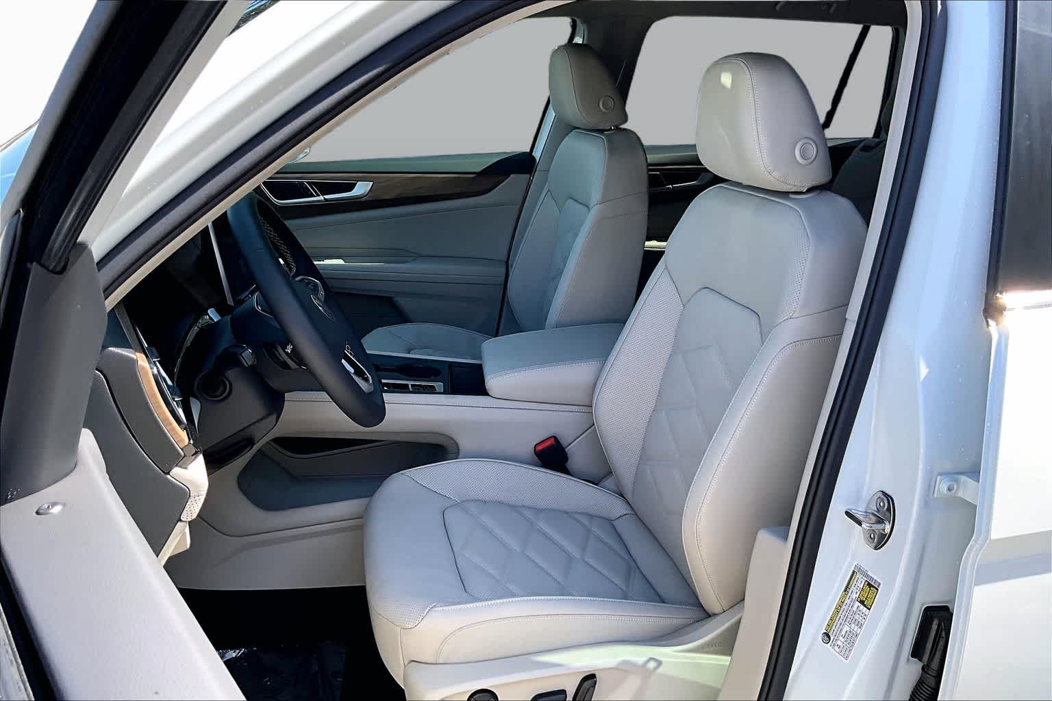 New 2026 Opal White Pearl Volkswagen 2.0T SE image 9