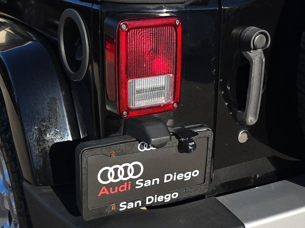 Used 2015 Black Jeep Unlimited Sahara image 37