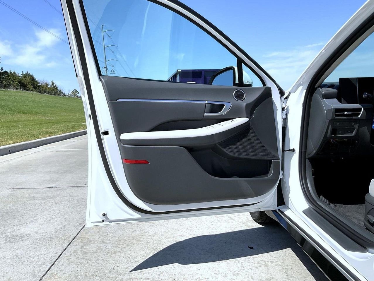 New 2026 White Hyundai SEL Sport image 9