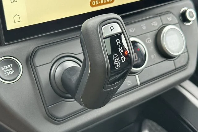 New 2026 Woolstone Green Land Rover X-Dynamic SE image 20