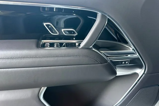 New 2026 Fuji White Land Rover SE image 10
