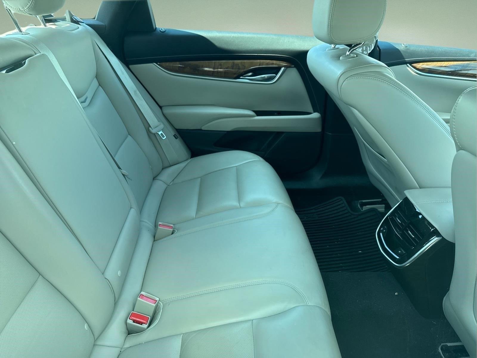 Used 2019 Crystal White Tricoat Cadillac Luxury image 18
