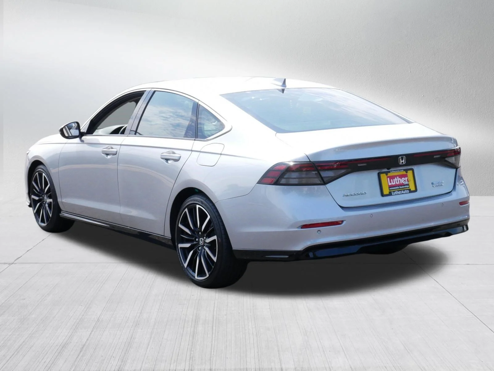 Used 2024 Solar Silver Metallic Honda Touring image 5