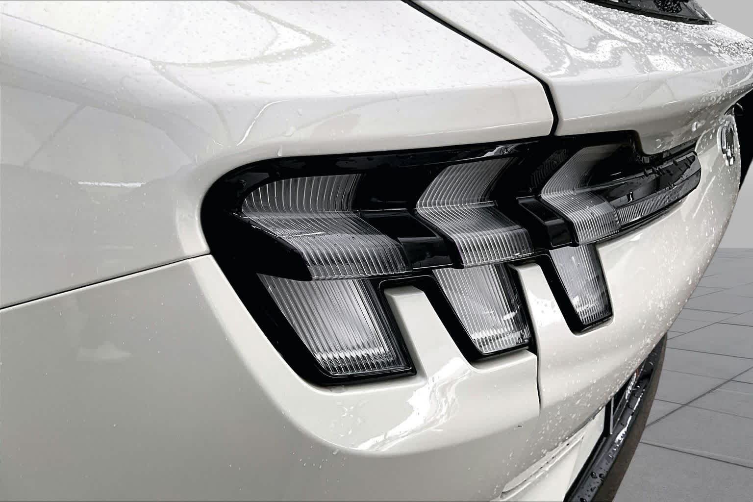Used 2023 Star White Metallic Tri-Coat Ford California Route 1 image 27