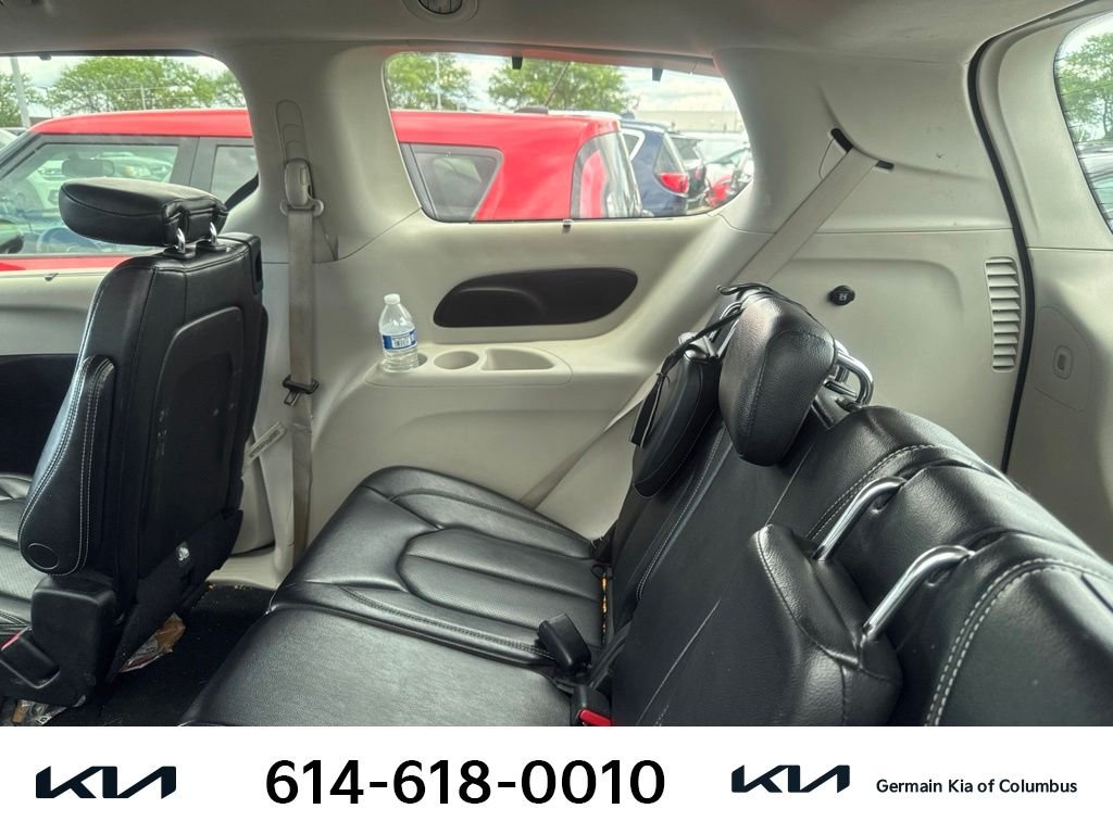 Used 2022 Gray Chrysler Touring L image 10