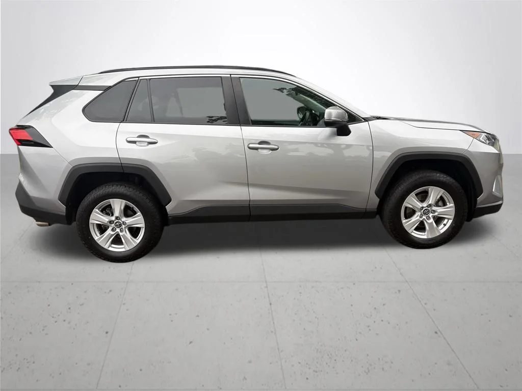 Used 2021 Silver Toyota XLE image 5