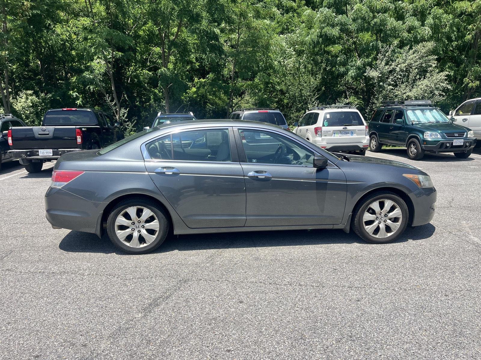 Used 2010 Polished Metal Metallic Honda EX-L image 8