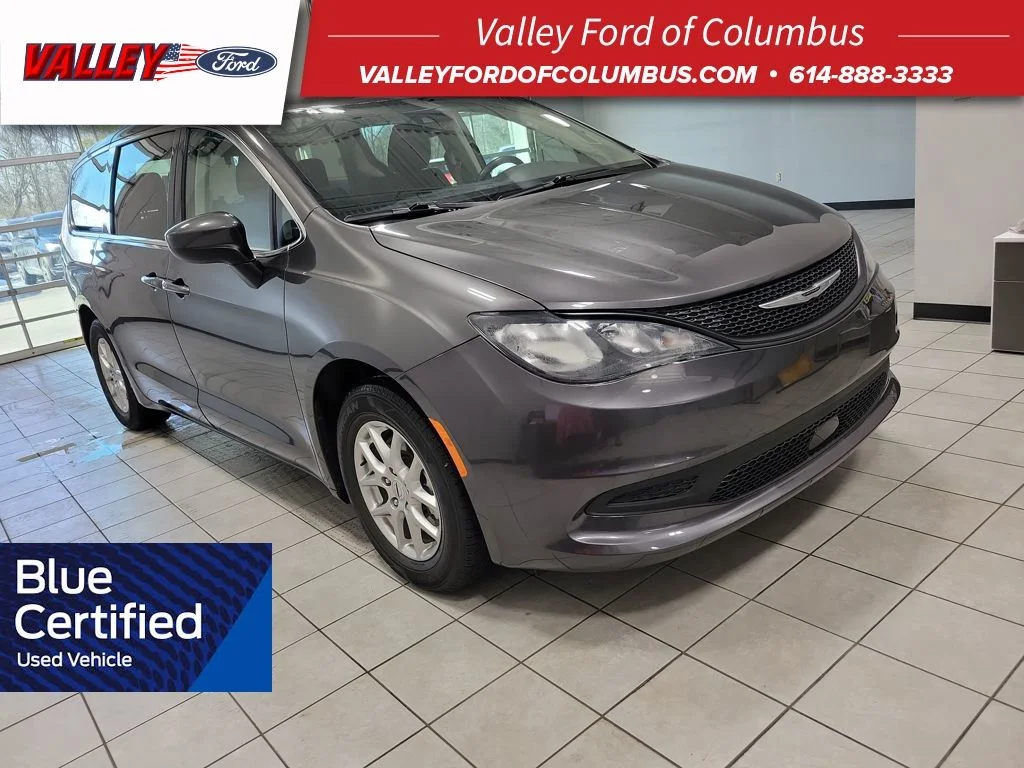 2023 Chrysler Voyager LX's photo