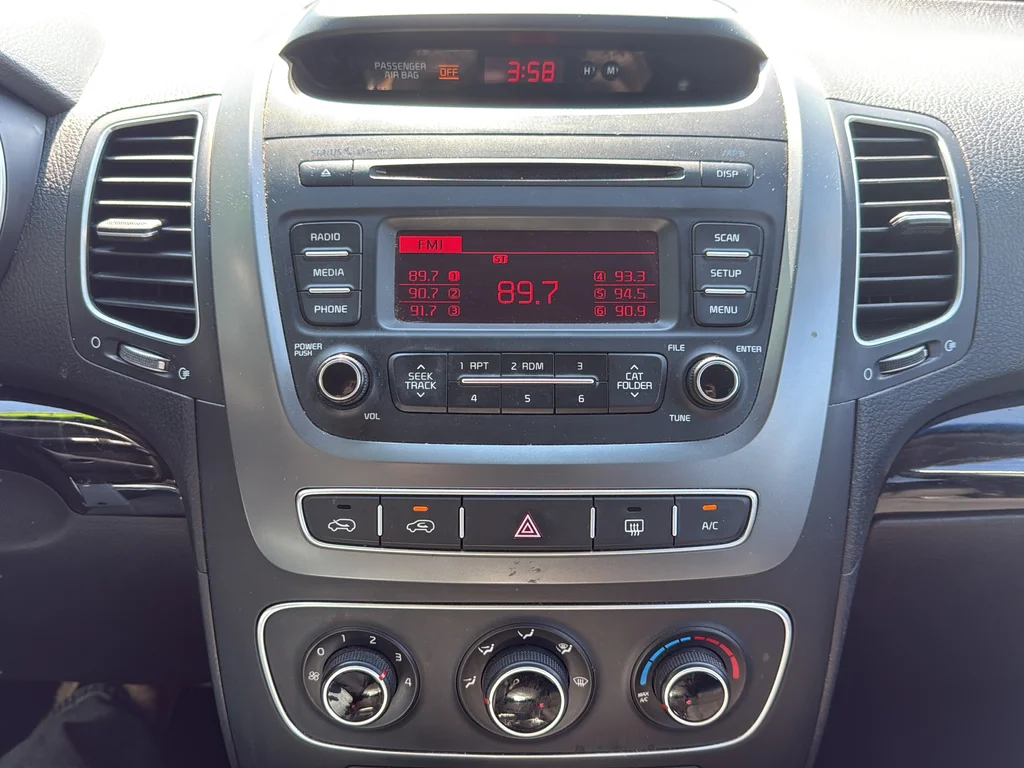 Used 2014 Silver Kia LX image 21