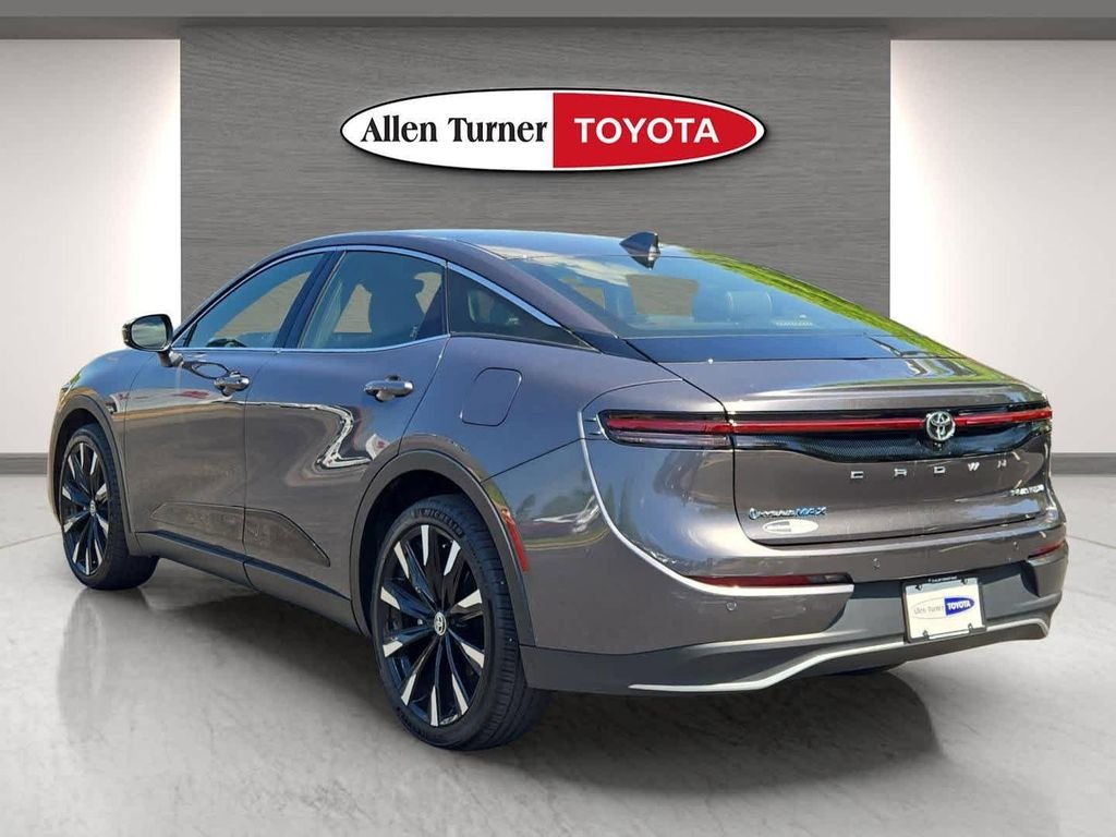 Certified Used 2024  Toyota Platinum image 8