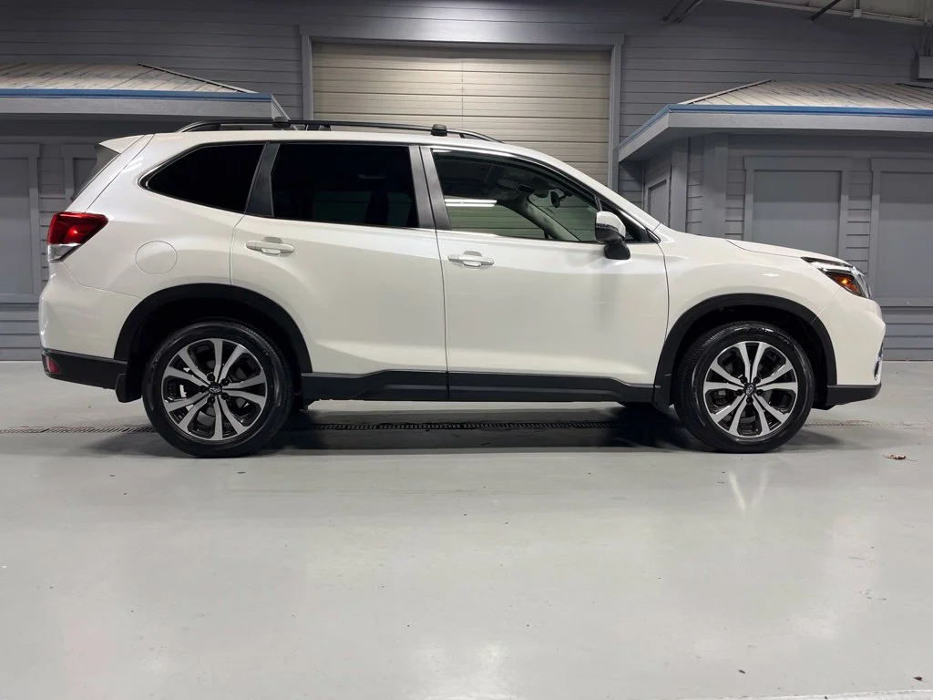 Used 2020 Crystal White Pearl Subaru Limited image 8