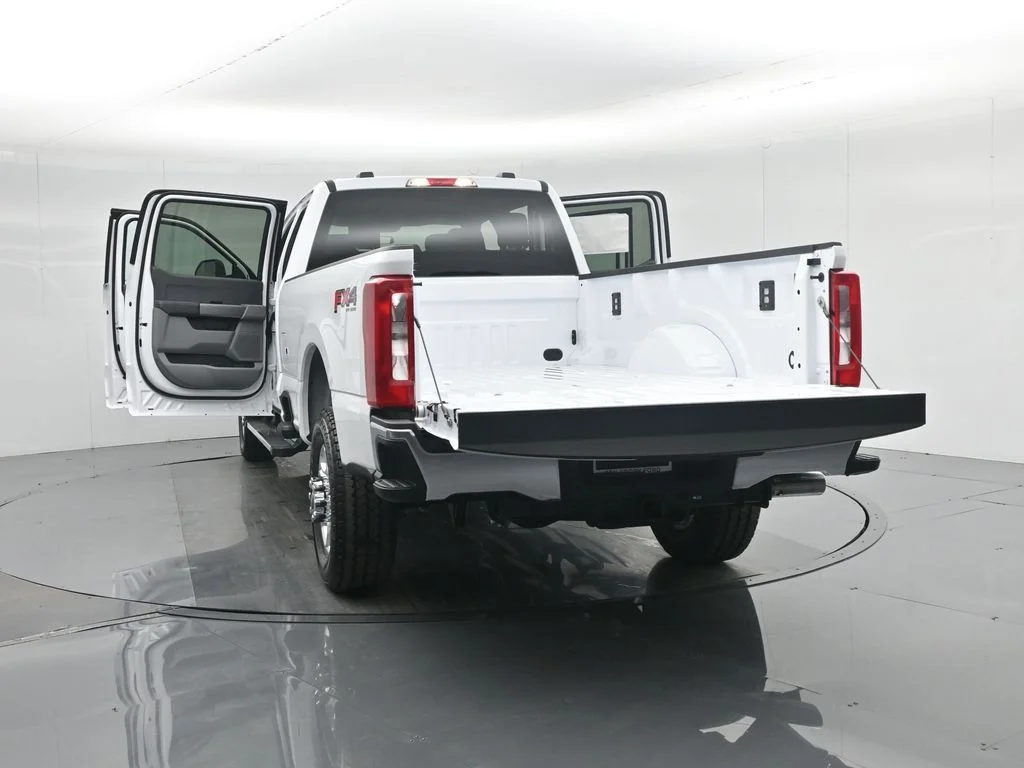 New 2026 Oxford White Ford XLT image 37