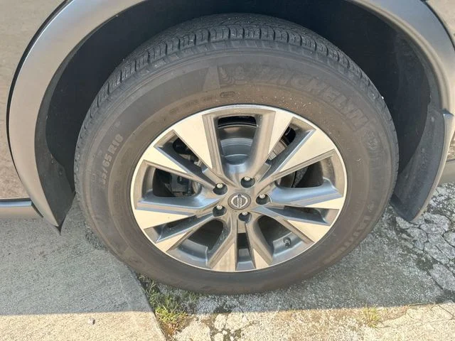 Used 2018 Black Nissan SL image 47
