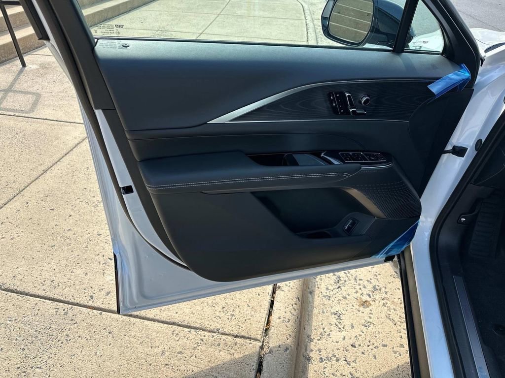 2025 Cadillac LYRIQ Sport 1 - Photo 13