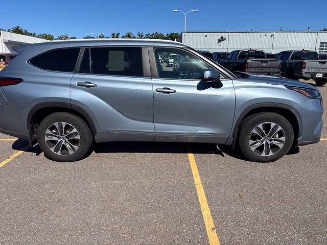 Used 2023 Moon Dust Toyota XLE image 4