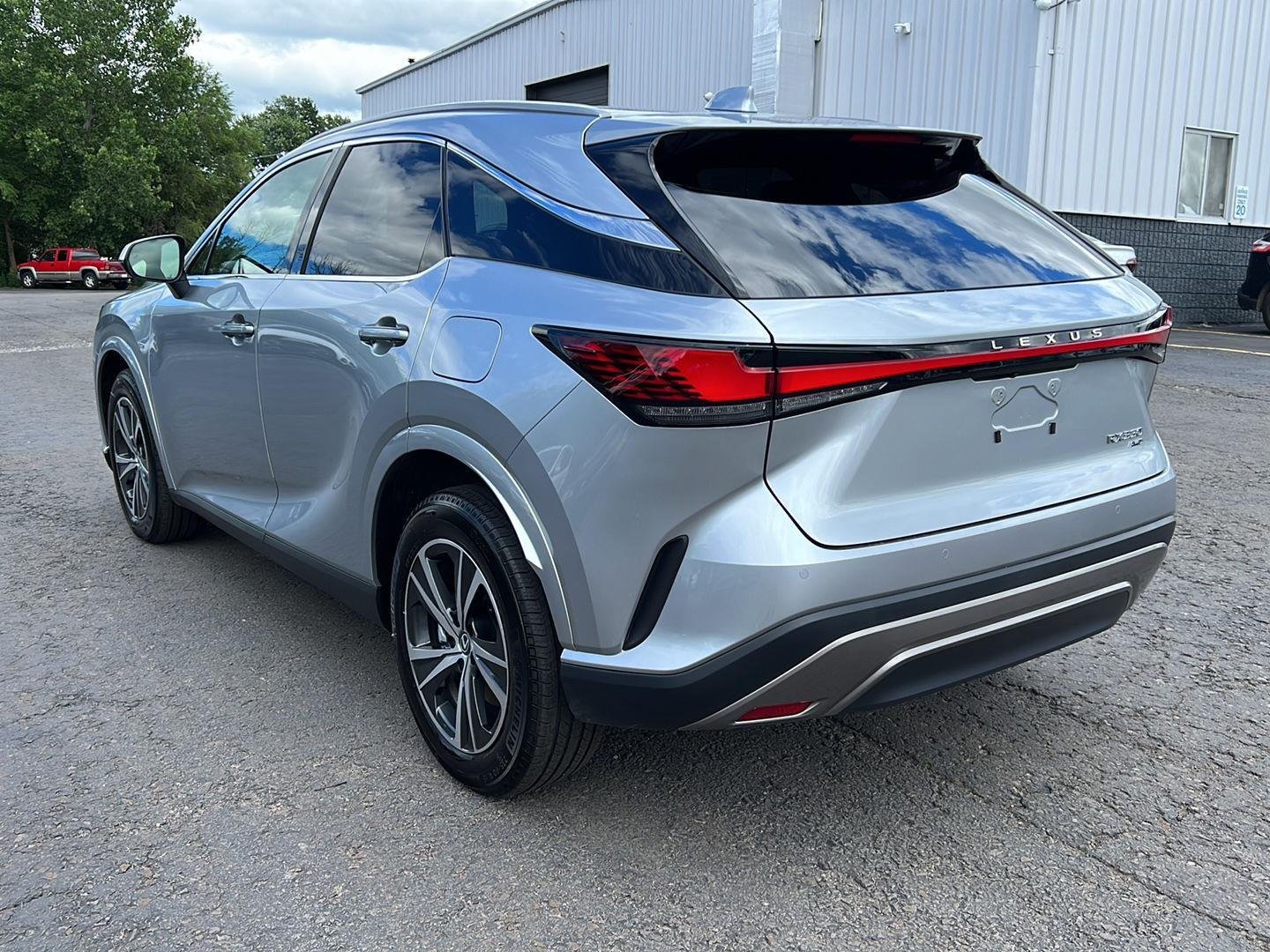 Used 2024 Iridium Lexus RX 350 Premium image 2
