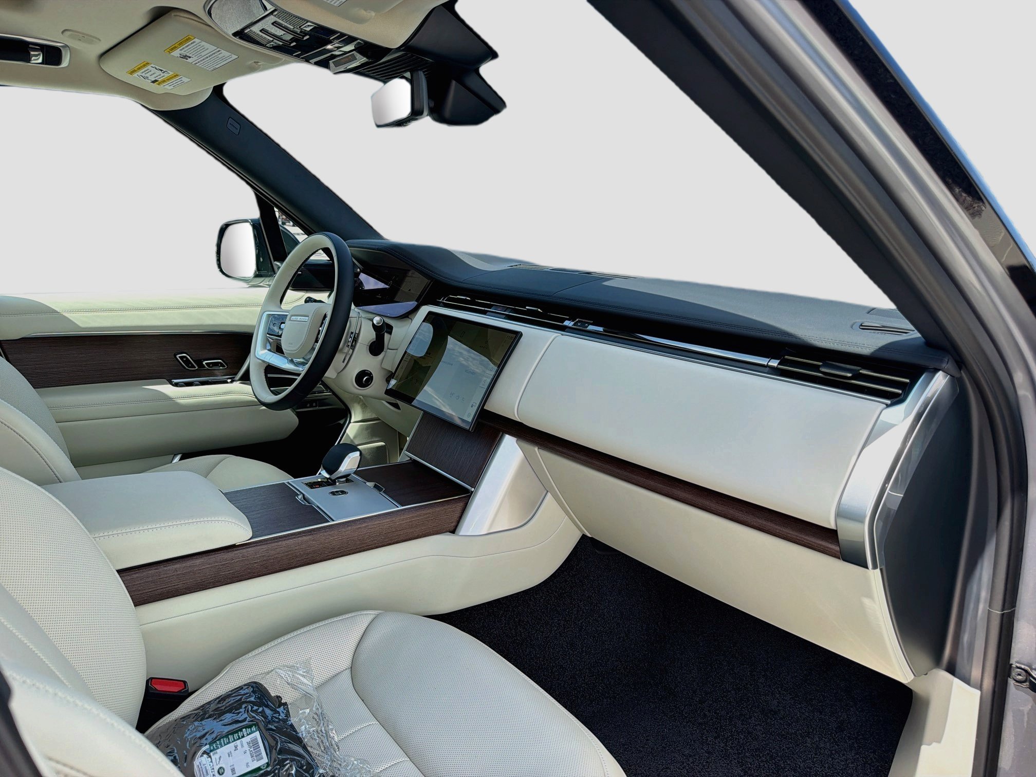 New 2026 Eiger Grey LAND ROVER SE 7 Seats image 15