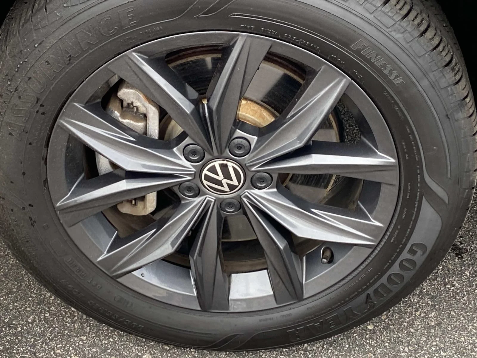 Certified Used 2024 Platinum Gray Metallic Volkswagen 2.0T SE 4MOTION image 29