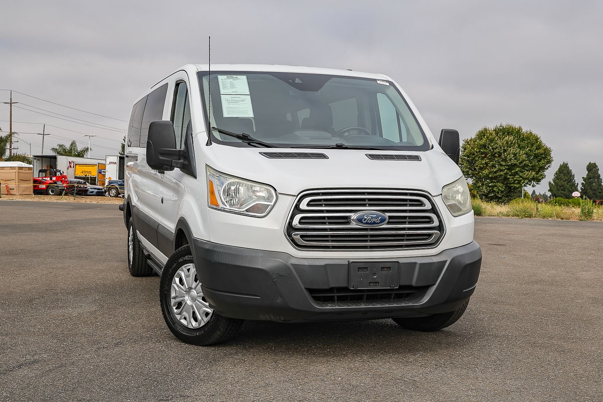 Used 2017 White Ford XLT image 1